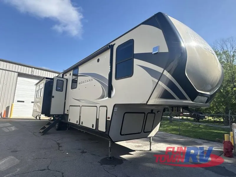 2019 Keystone Montana High Country 385BR - Photo 2