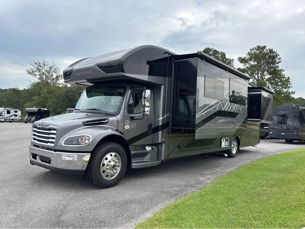 2026 Entegra Coach Accolade 37M - Photo 4