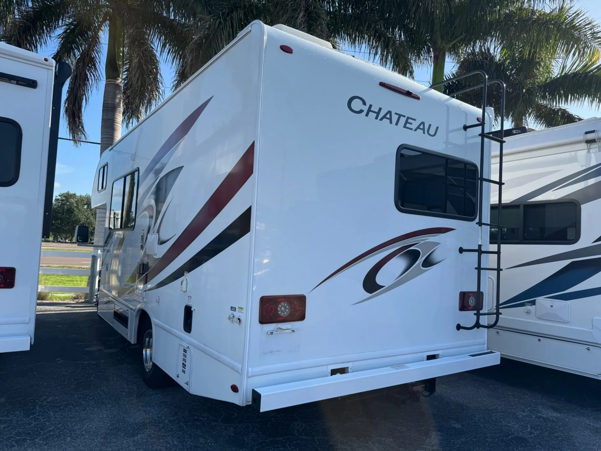 2023 Thor Motor Coach Chateau 22E - Photo 4