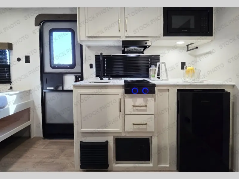 2027 Grand Design Transcend One 151BH - Photo 4
