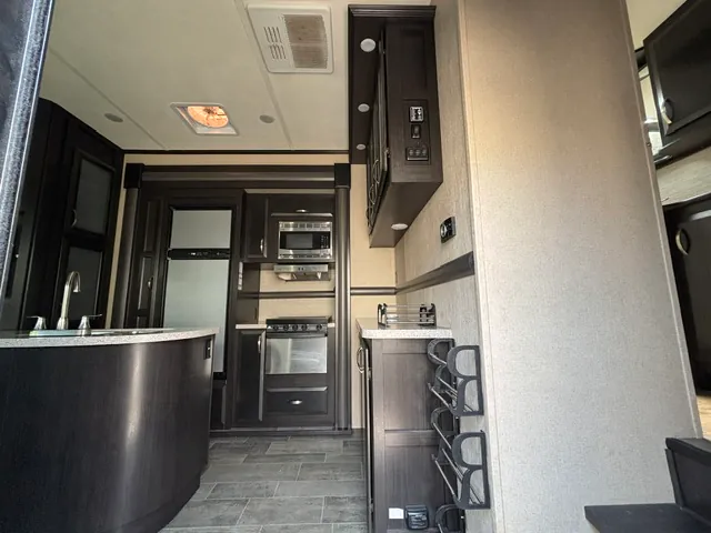 2018 Dutchmen Voltage Triton 3551, Photos photo 16