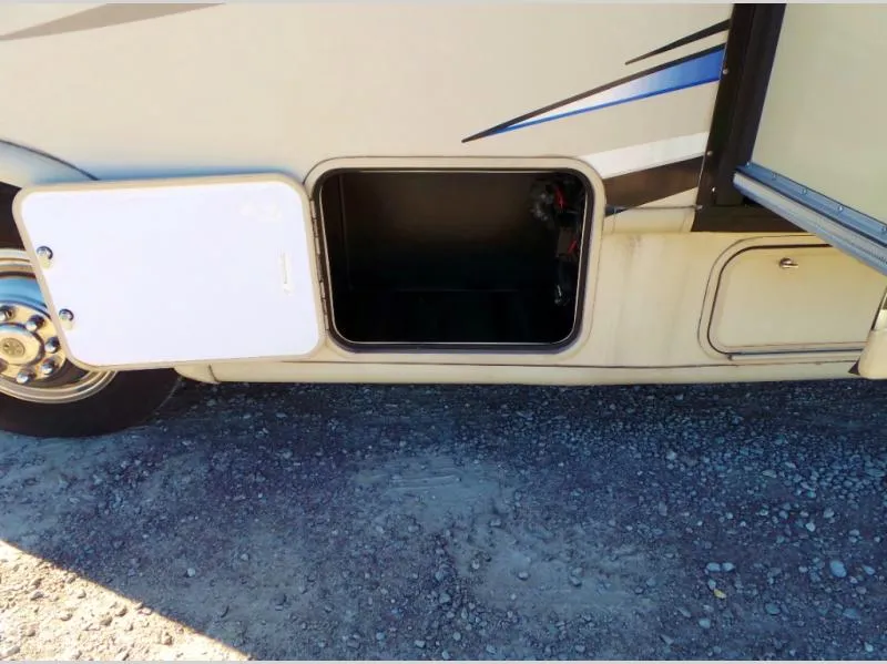 2018 Thor Motor Coach Vegas Used    25.4 - Photo 3