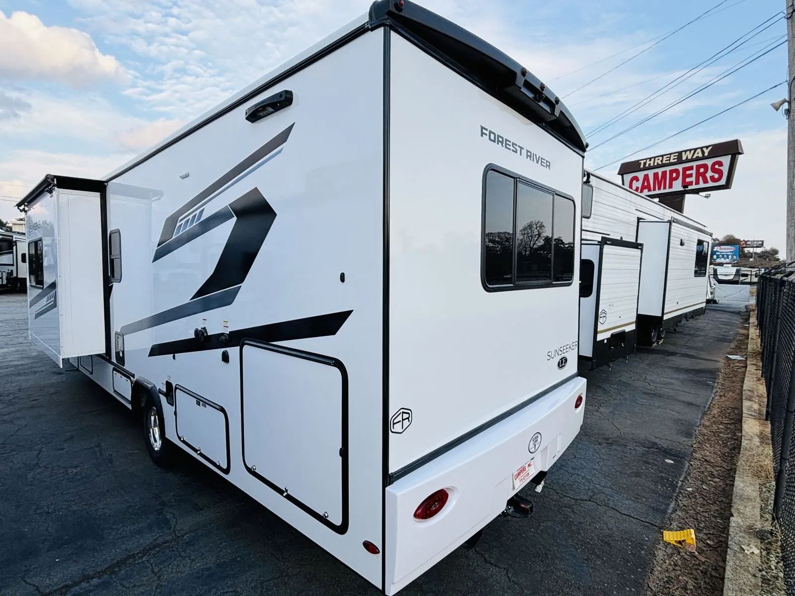 2026 Forest River Sunseeker 3250DS LE - Photo 4