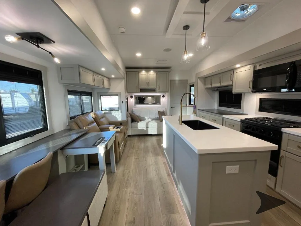 2026 Brinkley Model Z 3515, Photos photo 4