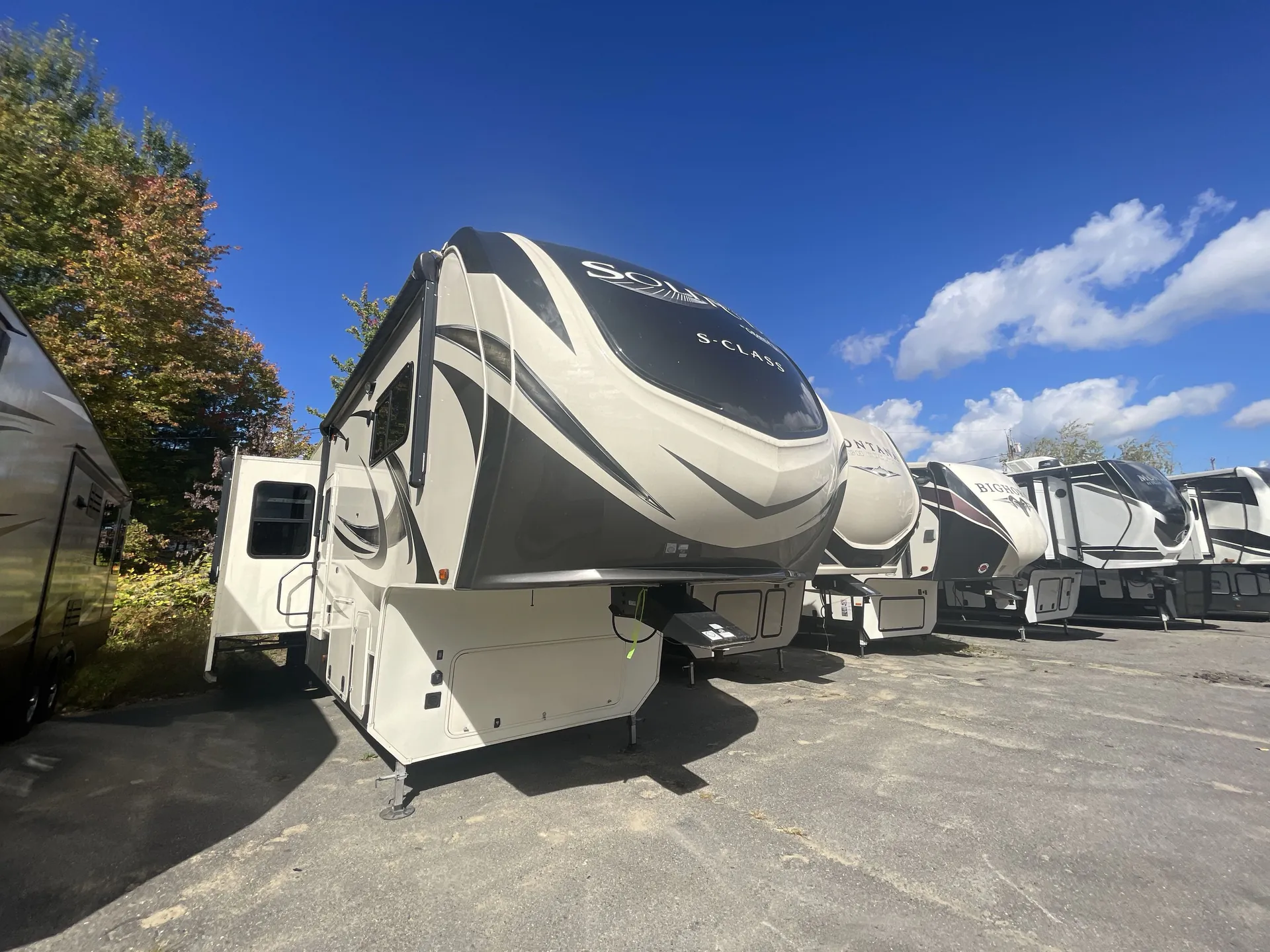 2019 Grand Design Solitude 3740BH - Photo 2