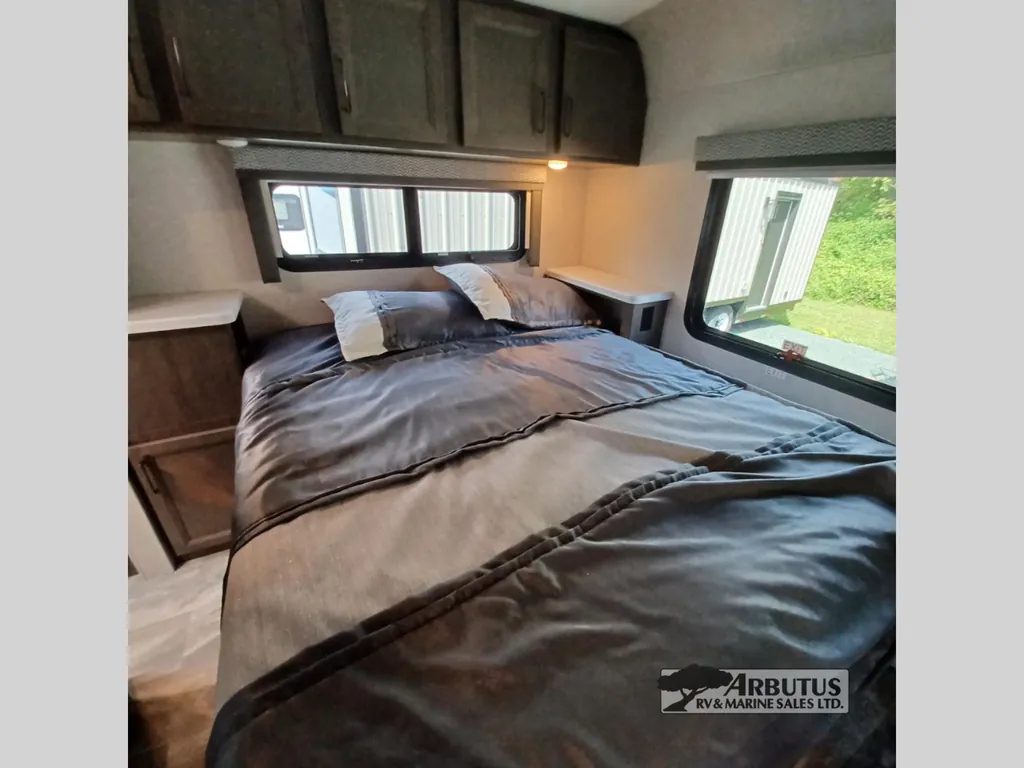2024 Thor Motor Coach Echelon LF31, Photos photo 29