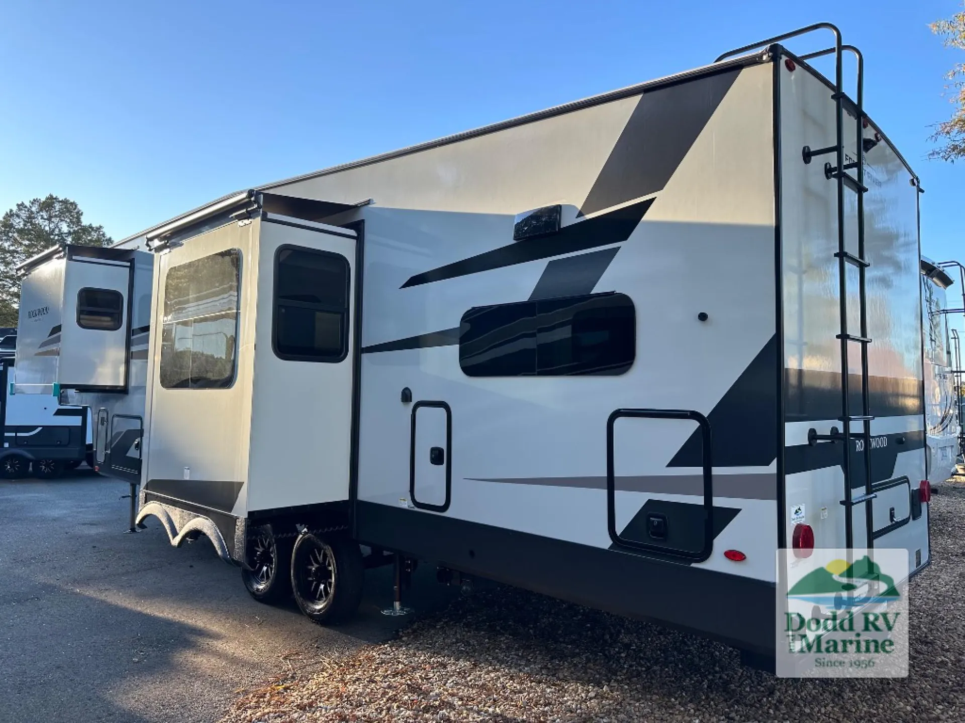 2026 Forest River Rockwood Signature R371RK - Photo 4