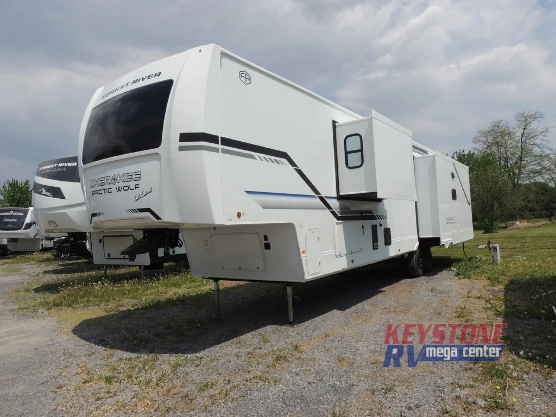 2026 Forest River Cherokee Arctic Wolf 38LEAHG - Photo 3