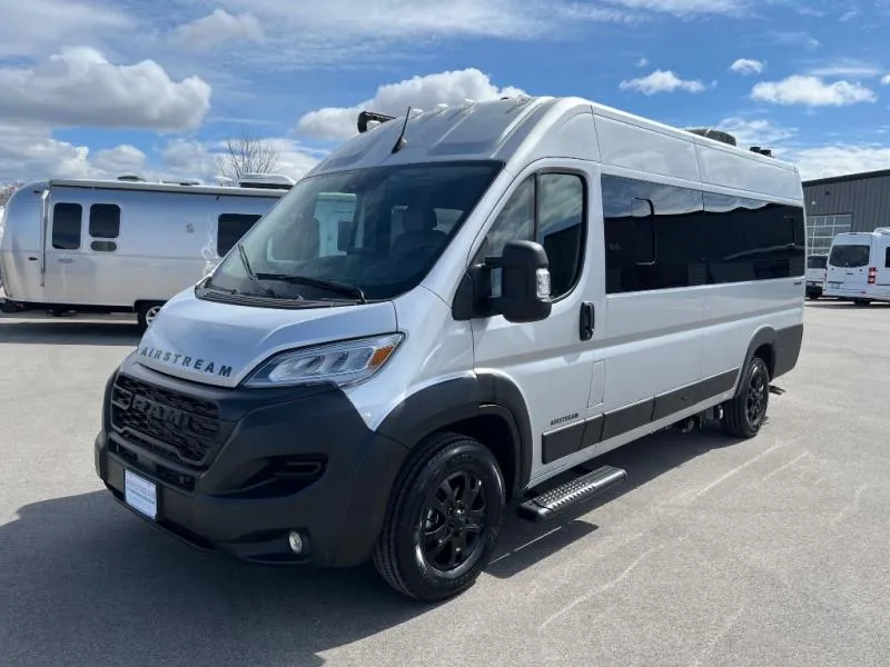 2026 Airstream Rangeline New    Std. Model - Photo 3