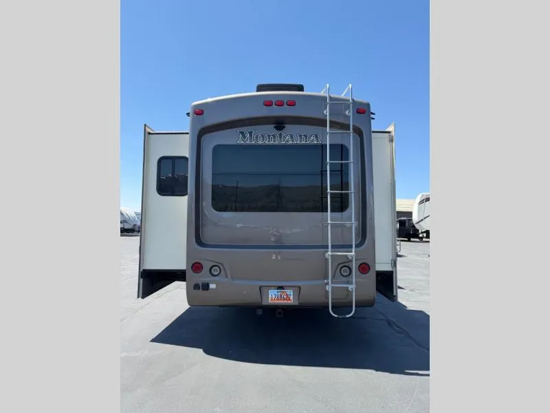 2015 Keystone Montana 3710FL - Photo 4