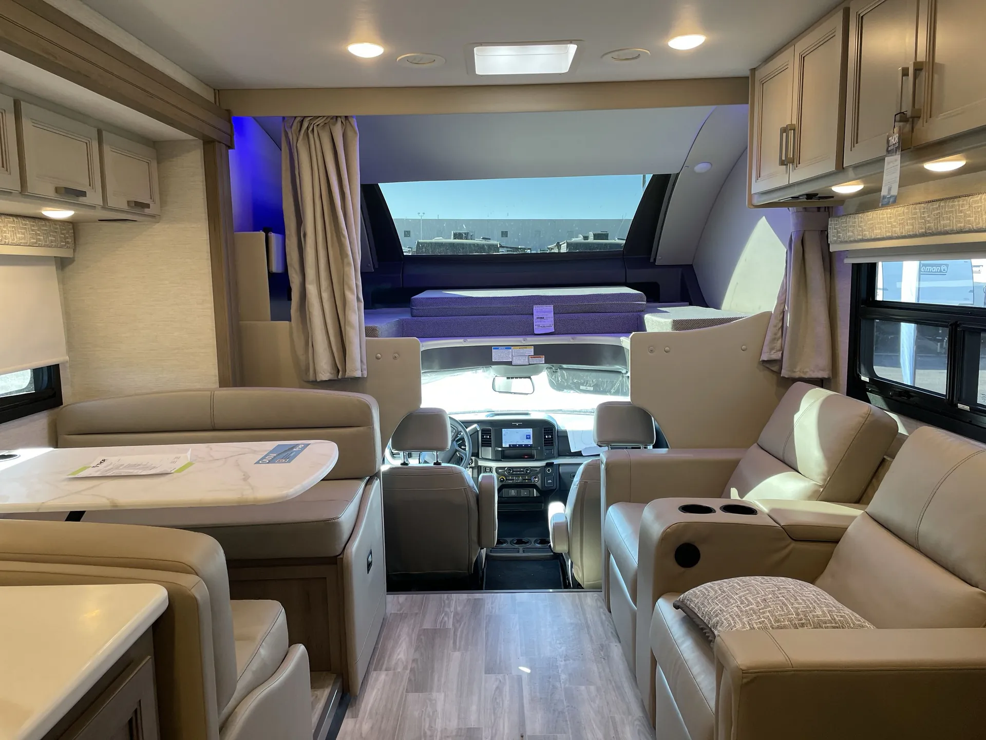 2026 Thor Motor Coach Omni Trail R36 - Photo 3