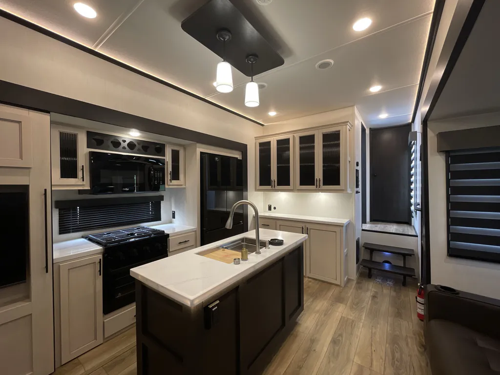 2025 Forest River Sabre 38DBL, Photos photo 11