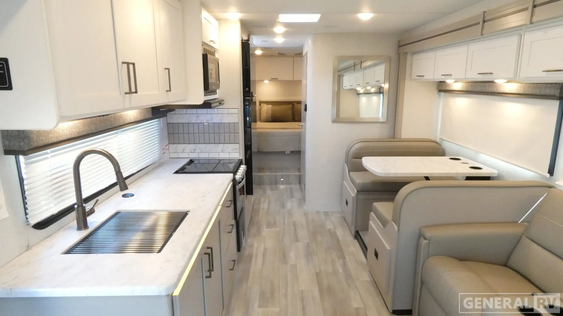 2026 Thor Motor Coach Pasadena SE SH31 - Photo 3