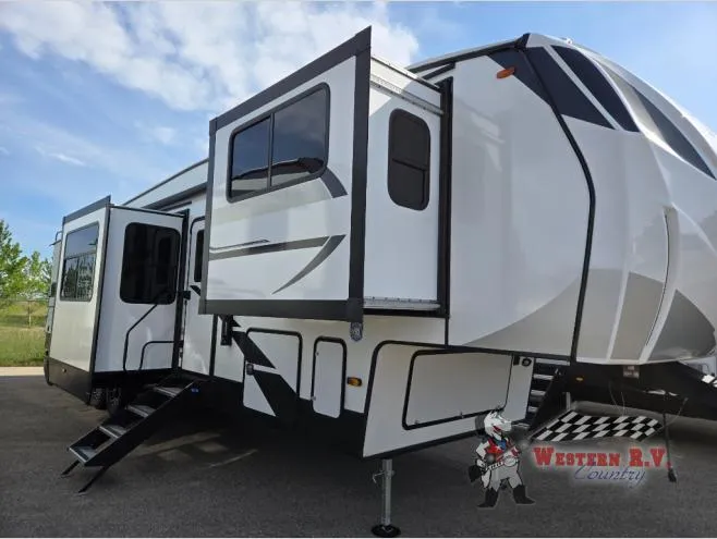 2026 Coachmen Chaparral 334FL - Photo 4