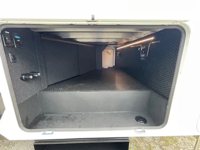 2026 Brinkley Model Z 2810, Photos photo 9