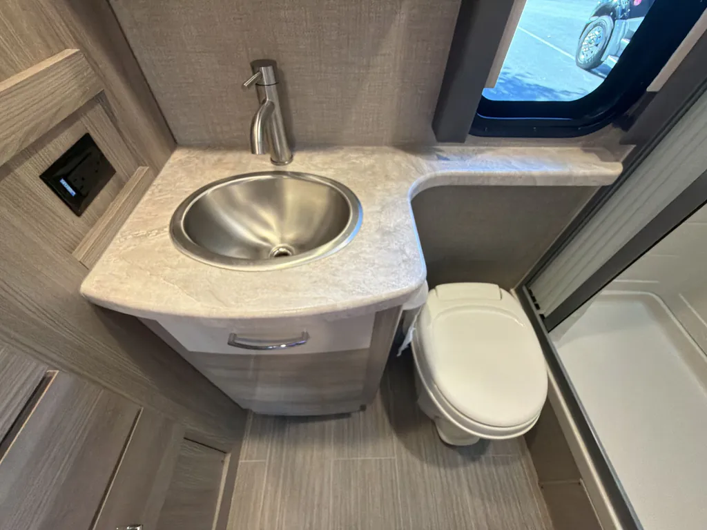 2021 Thor Motor Coach Tiburon 24FB, Photos photo 18