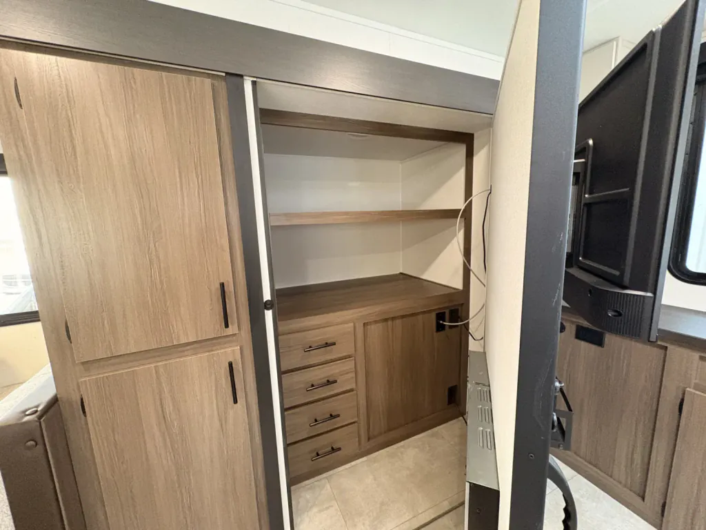 2027 Forest River Tracer 286RL, Photos photo 4