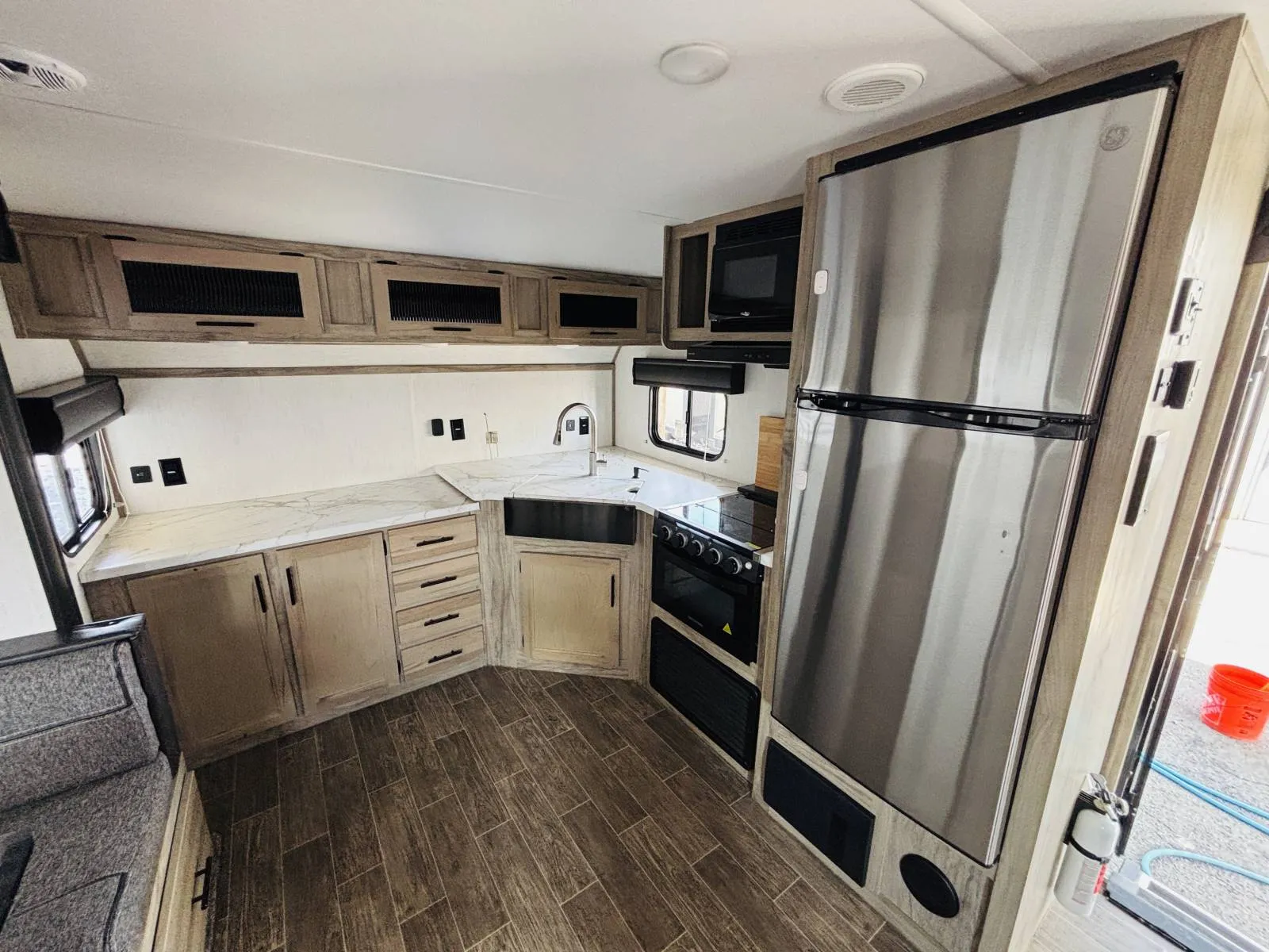 2022 Cherokee ALPHA WOLF 28FK - Photo 4
