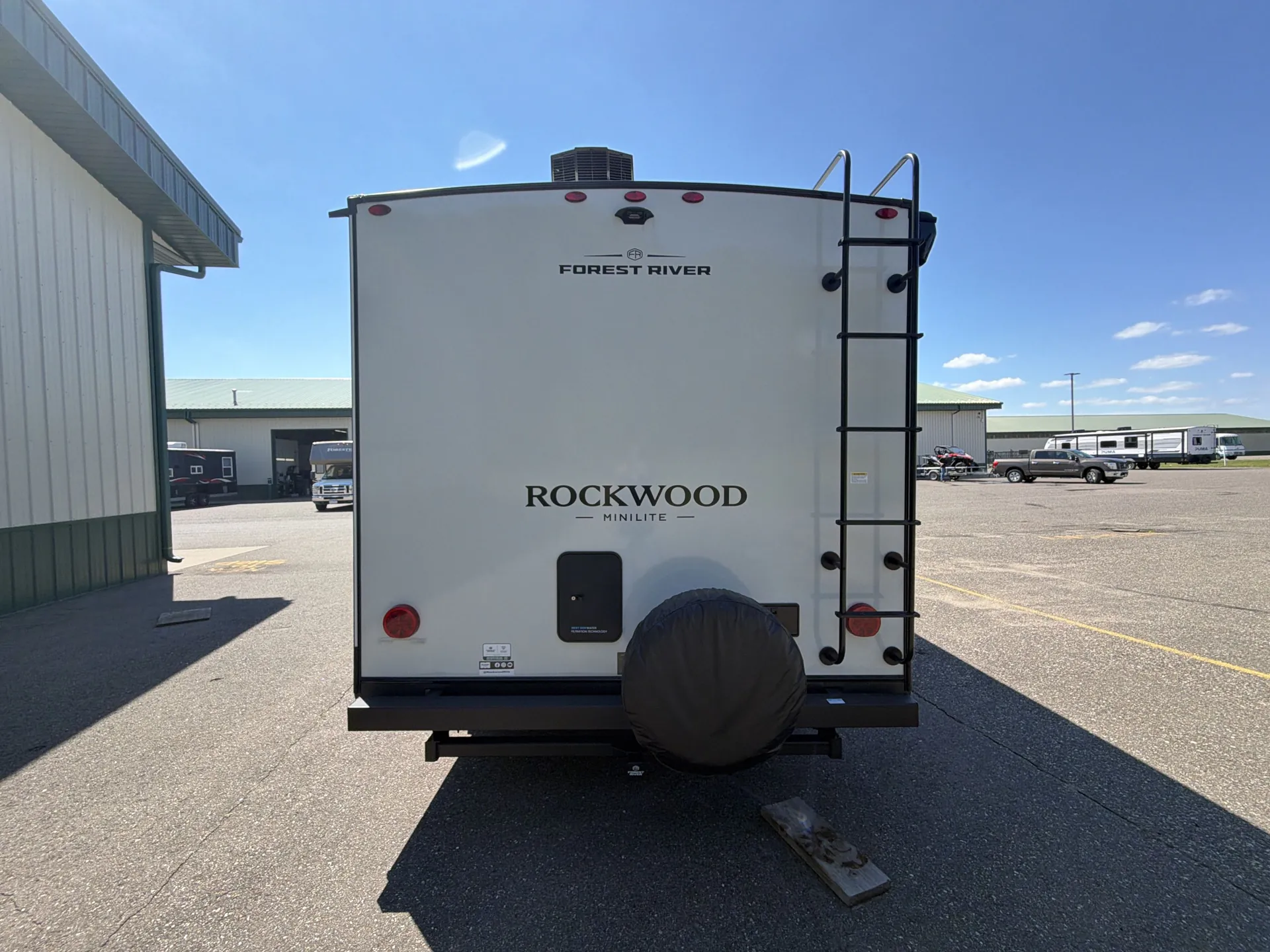2027 Forest River Rockwood Mini Lite 2109S — backside