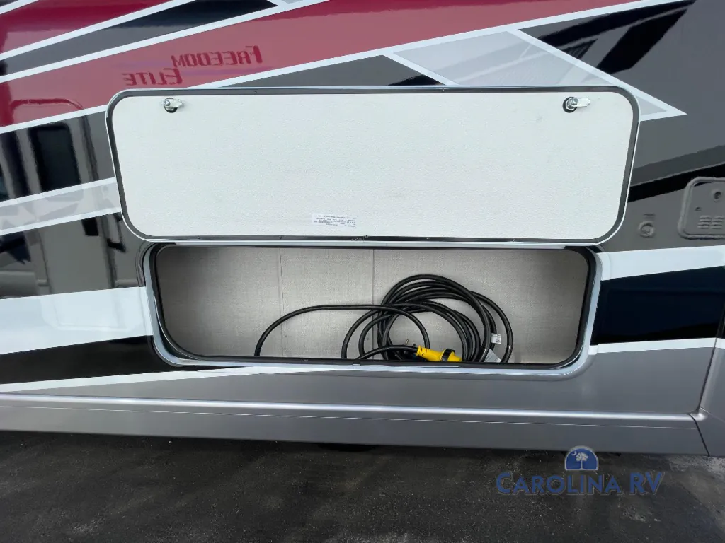 2024 Thor Motor Coach Tiburon 24FB, Photos photo 5