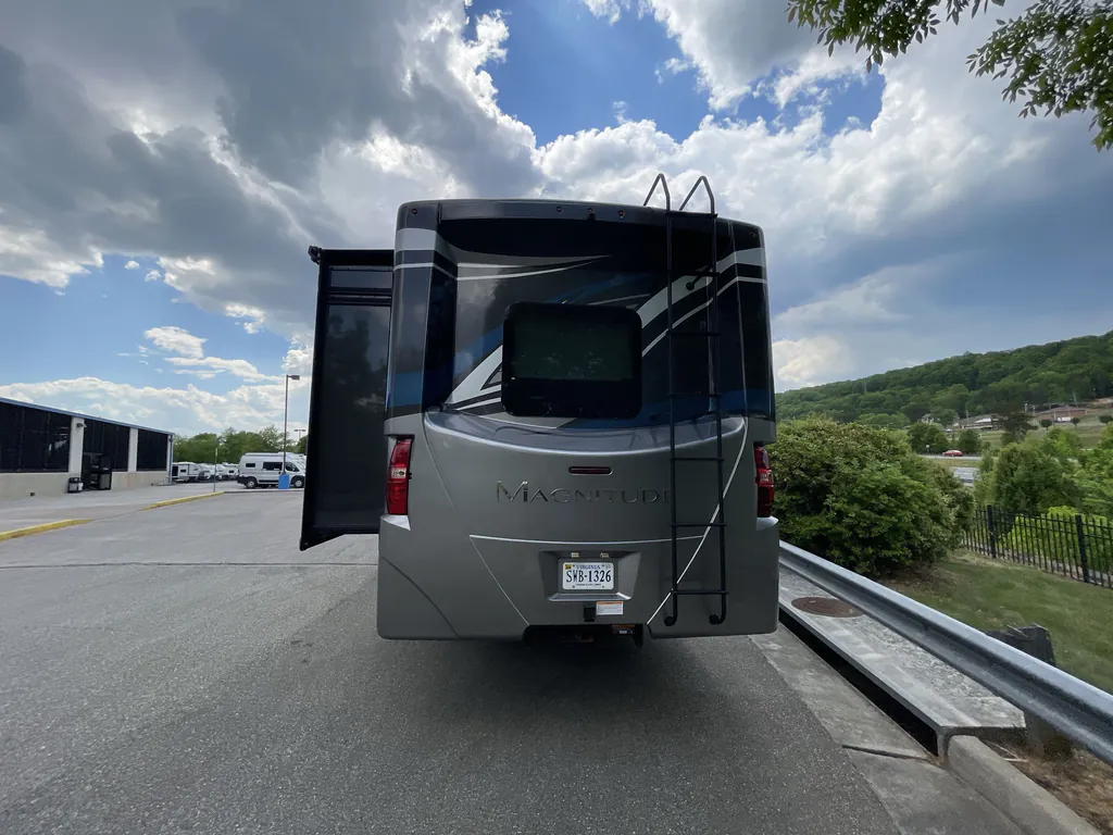 2022 Thor Motor Coach Magnitude RS36, Photos photo 7