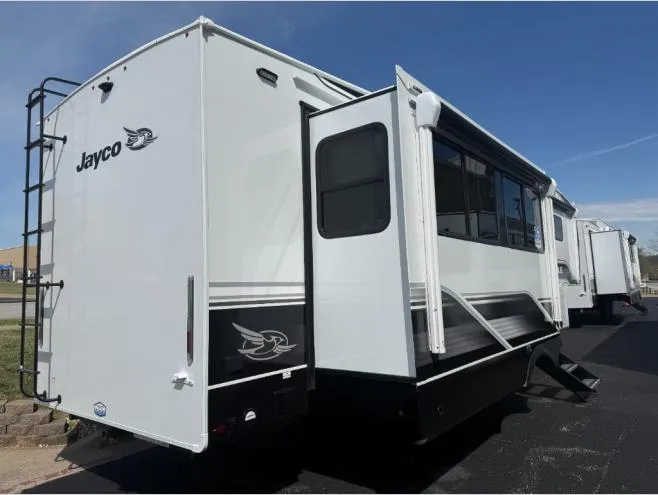 2026 Jayco Eagle 335LSTS - Photo 3