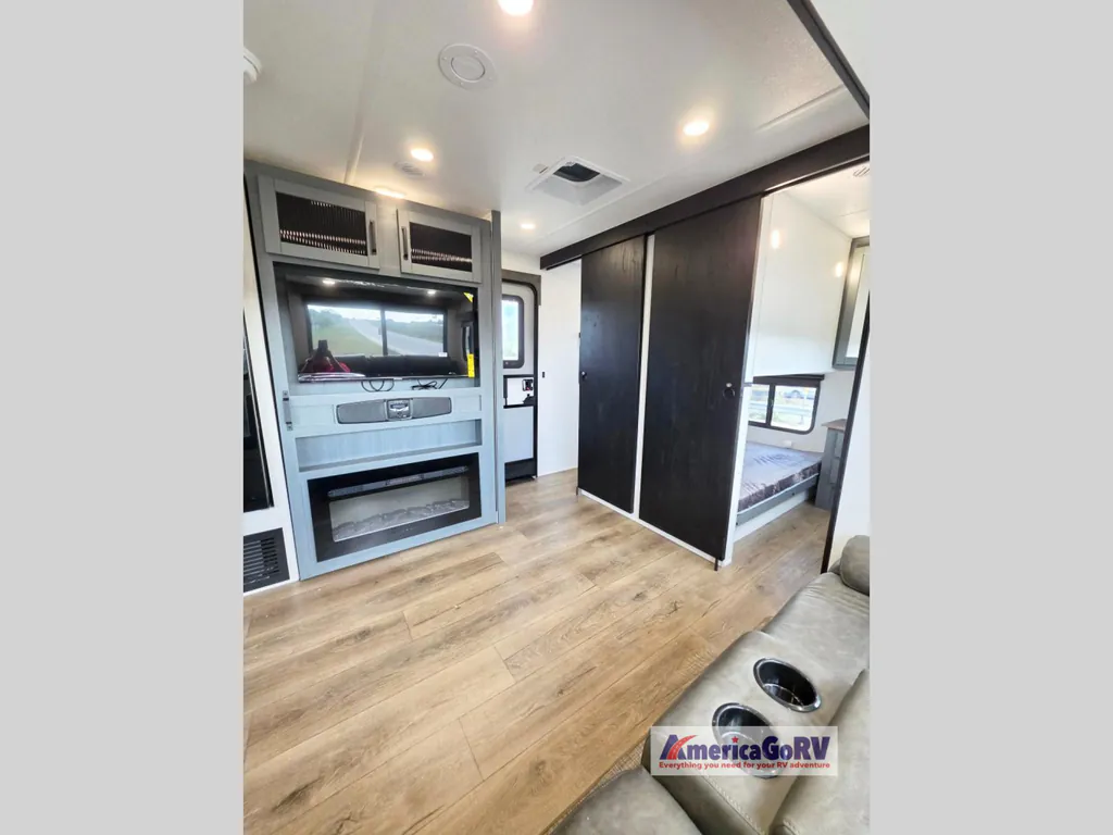 2027 Forest River Solaire 3150TBSS, Photos photo 12