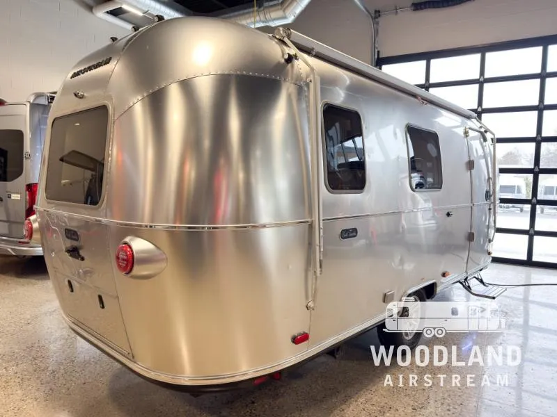 2026 Airstream World Traveler 22RB - Photo 4