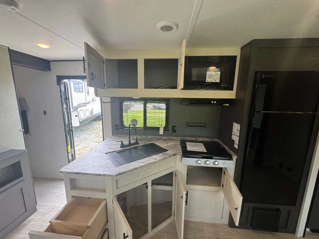 2027 Shasta RVs i-5 Edition 527BHS, Photos photo 17