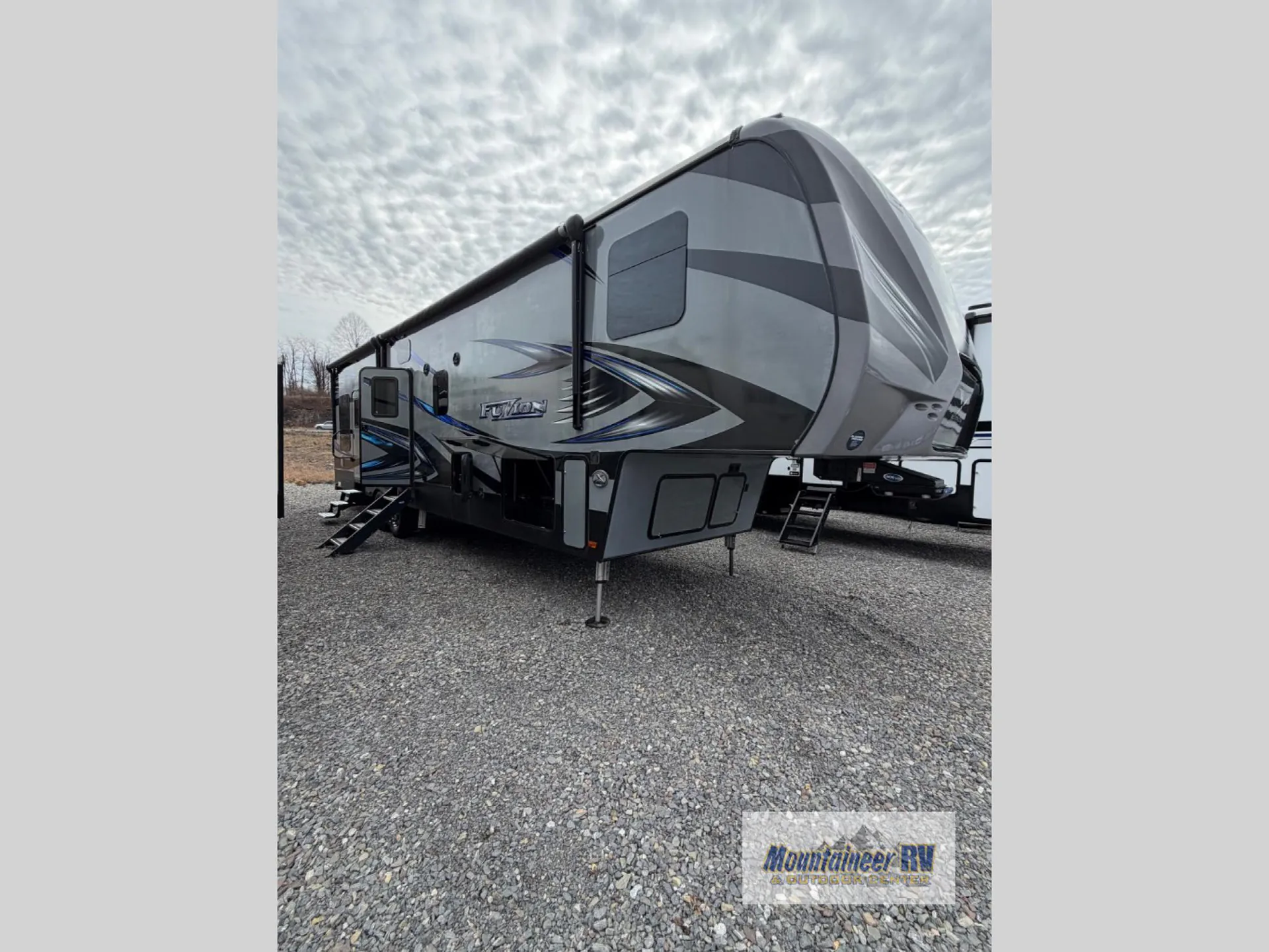 2017 Keystone Fuzion 369 - Photo 2