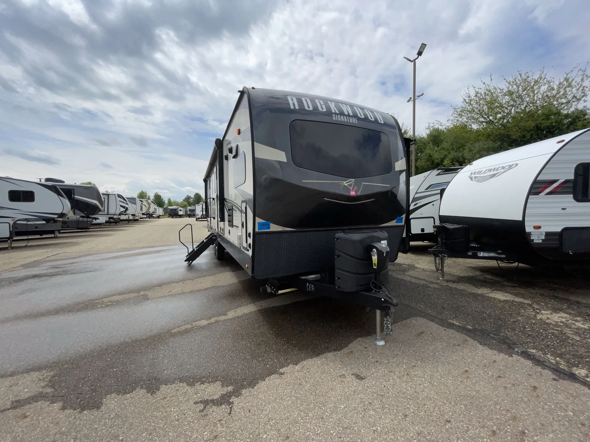 2022 Forest River Rockwood Signature Ultra Lite 8335SB - Photo 2