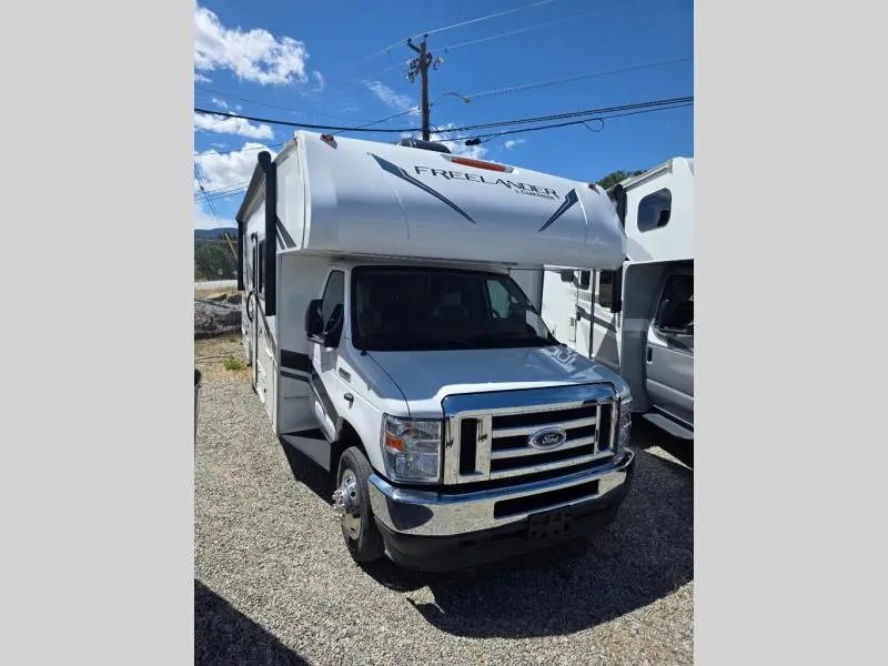 2021 Coachmen Freelander 26DS - Photo 2