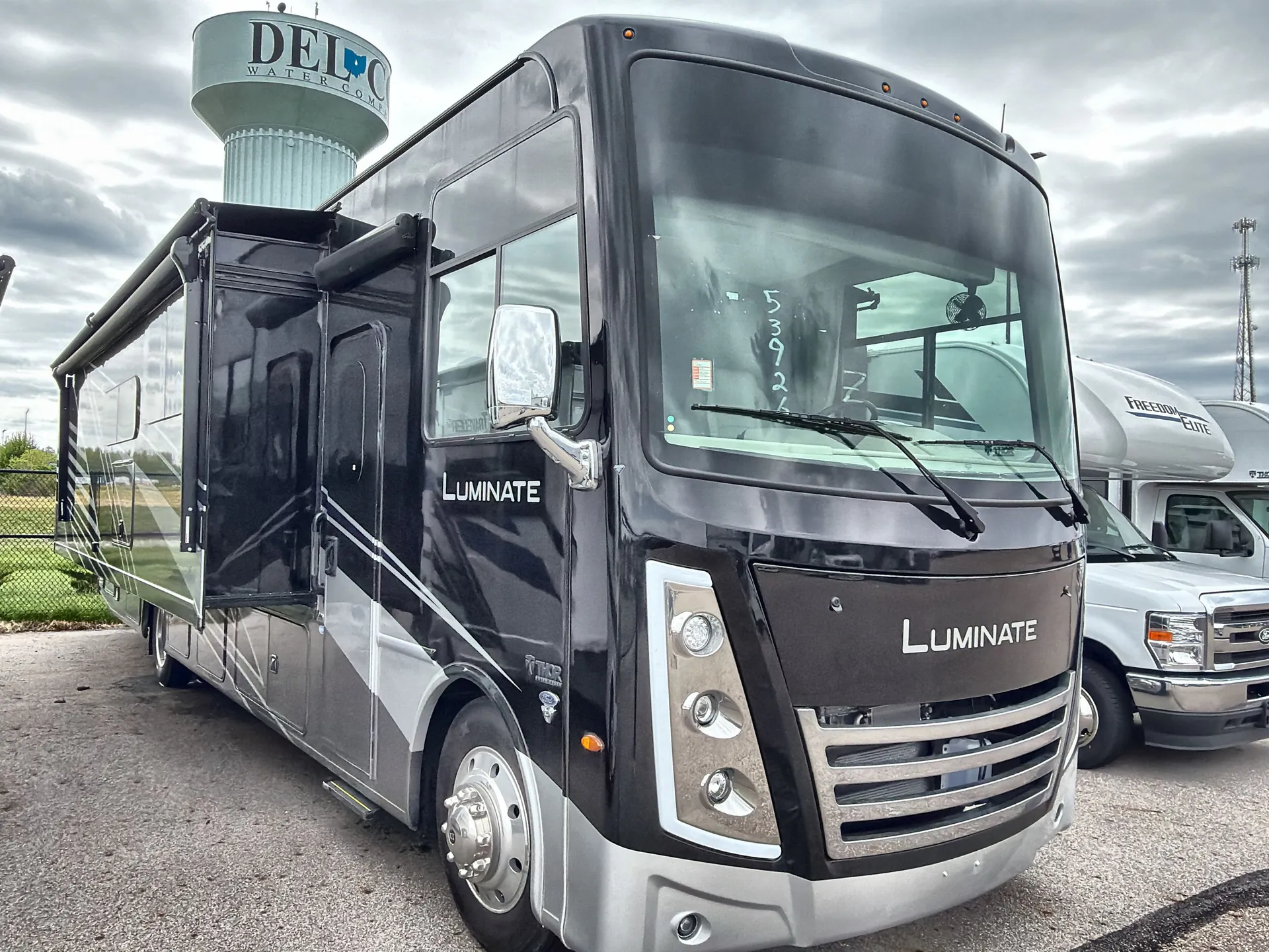 2026 Thor Motor Coach Luminate HH36 - Photo 2