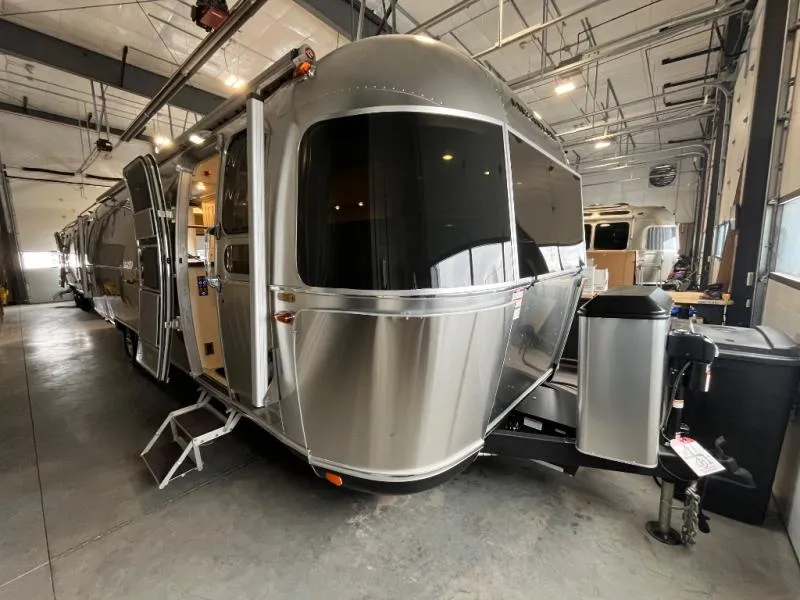 2026 Airstream Classic 30RB - Photo 2