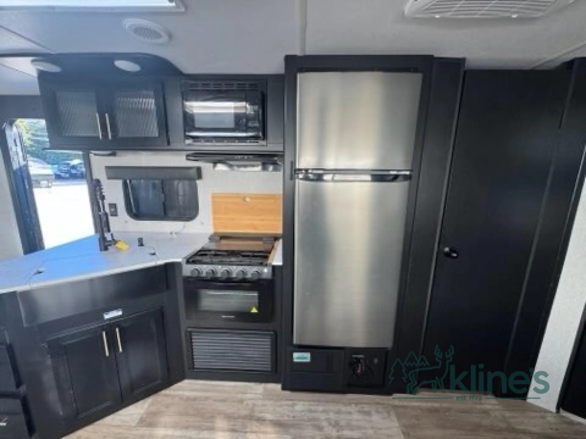 2022 Forest River Cherokee Grey Wolf 26DBH — Photo 5
