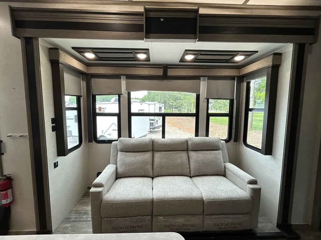 2020 Keystone Raptor 415, Photos photo 4