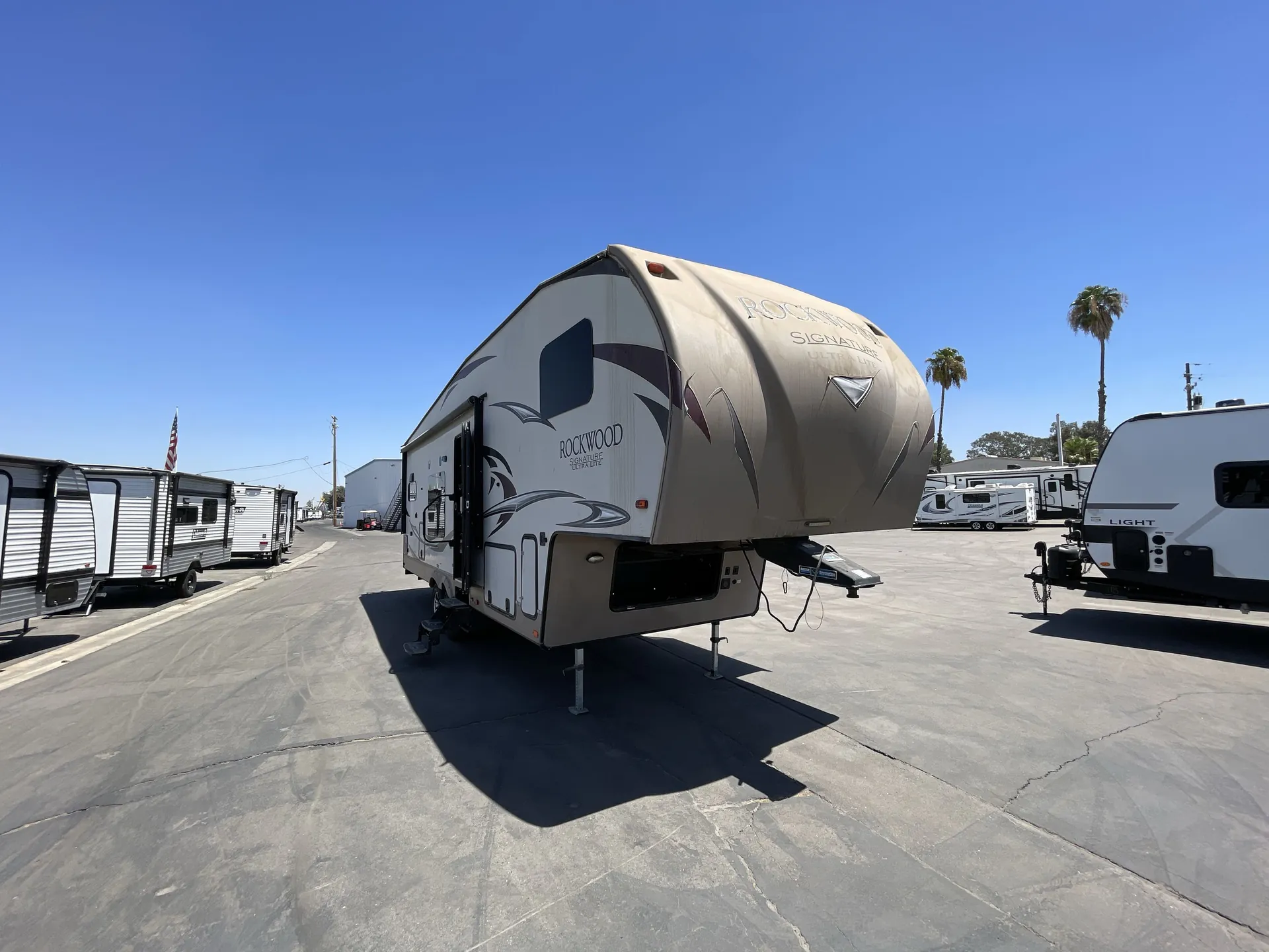 2017 Forest River Rockwood Signature Ultra Lite 8280WS - Photo 2