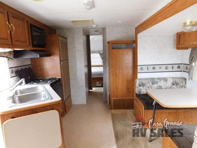 2001 Fleetwood RV Wilderness 25W - Photo 4