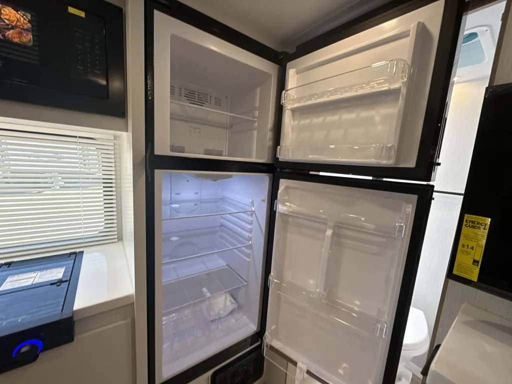 2027 Winnebago Micro Minnie 2108DS, Photos photo 9