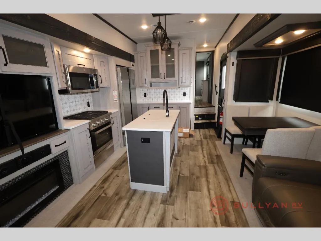 2024 Keystone Montana High Country 381TB, Photos photo 3