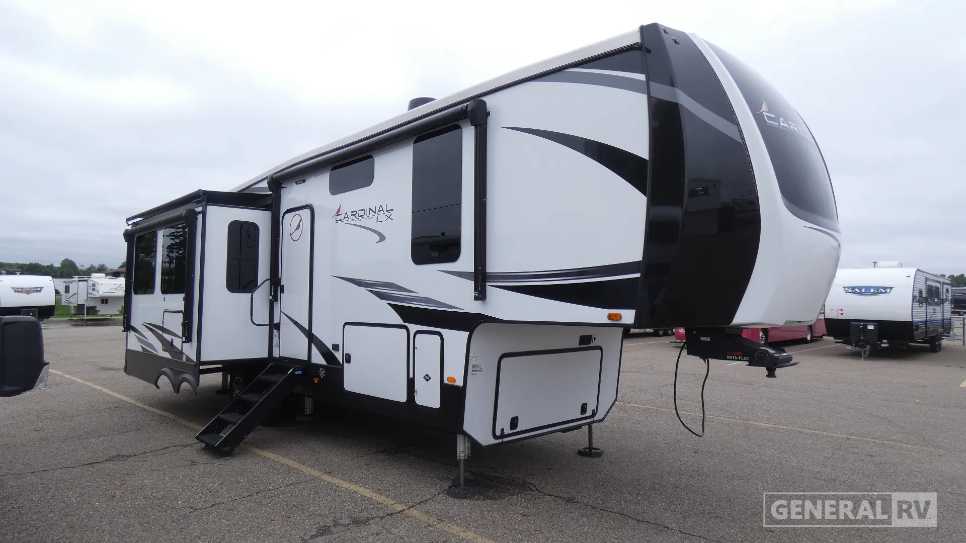 2022 Forest River Cardinal Luxury 320RLX - Photo 2