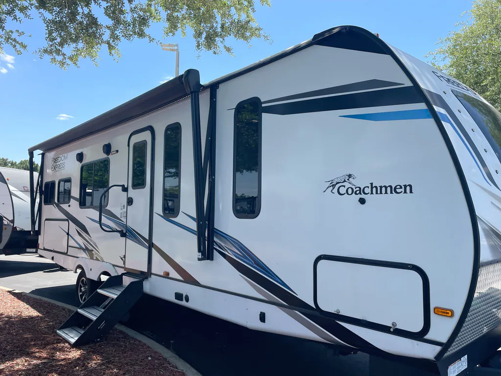 2023 Coachmen Freedom Express Ultra Lite 274RKS, Photos photo 5