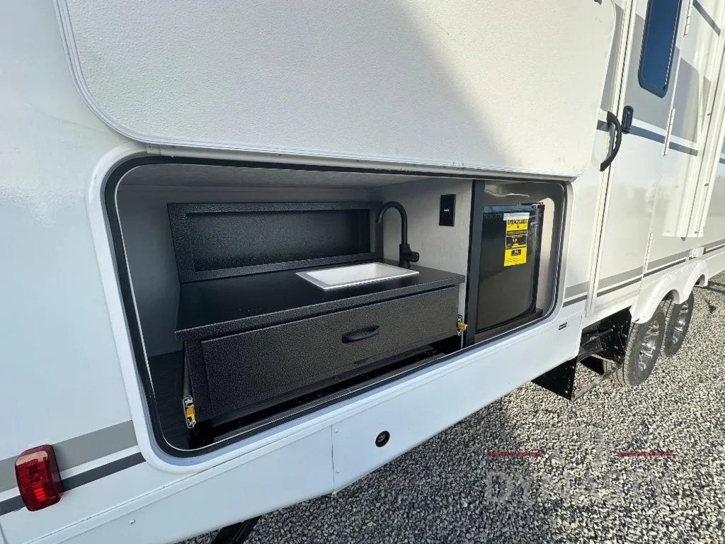 2025 Coachmen Freedom Express Select 31SE, Photos photo 10
