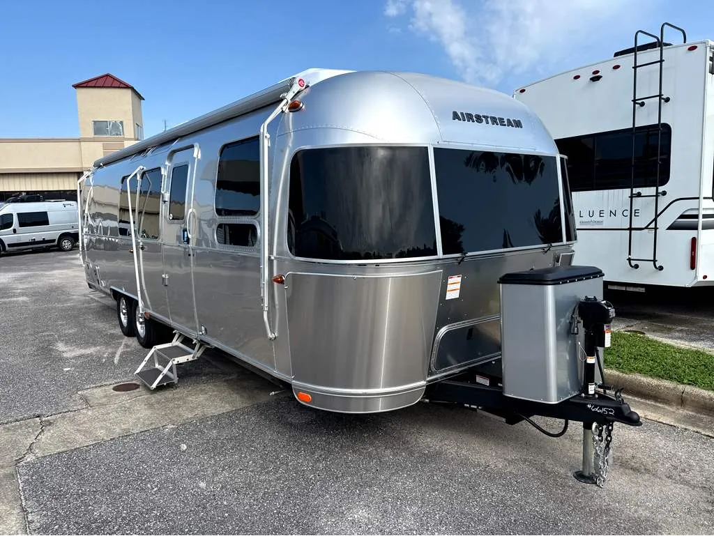 2026 Airstream Flying Cloud 30FBBQ - Main photo
