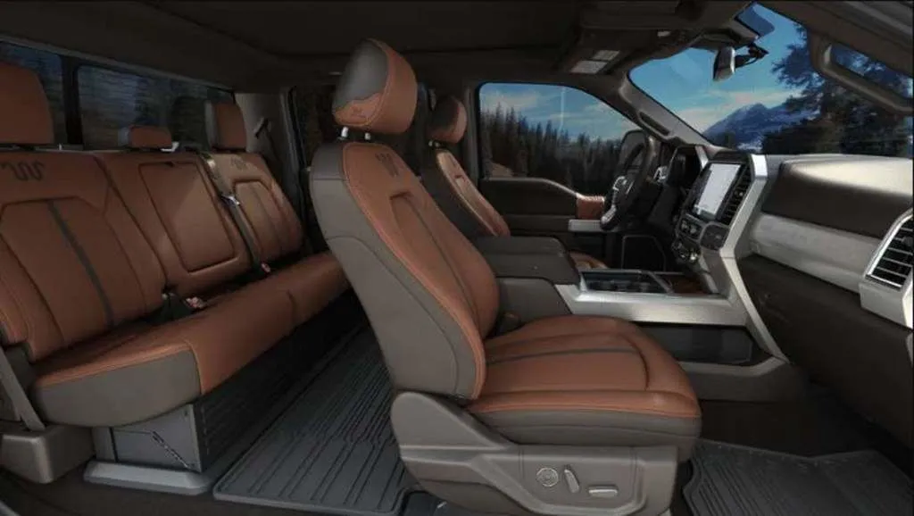 2022 SportChassis™ LH3 Super Duty 4x4 SportChassis™ - Photo 2