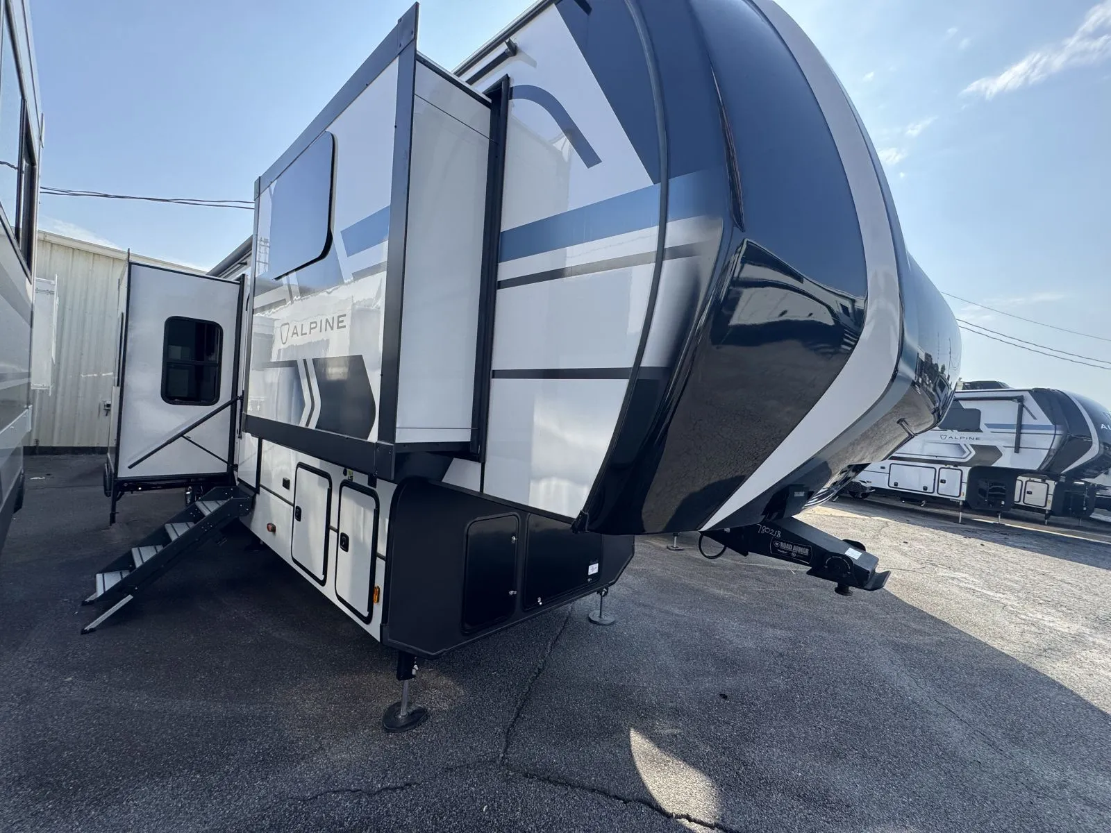 2026 Keystone Alpine 3820FK - Photo 4