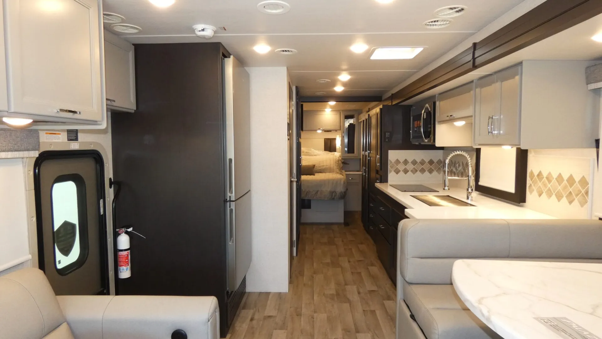 2026 Thor Motor Coach Palazzo GT 33.6 - Photo 3