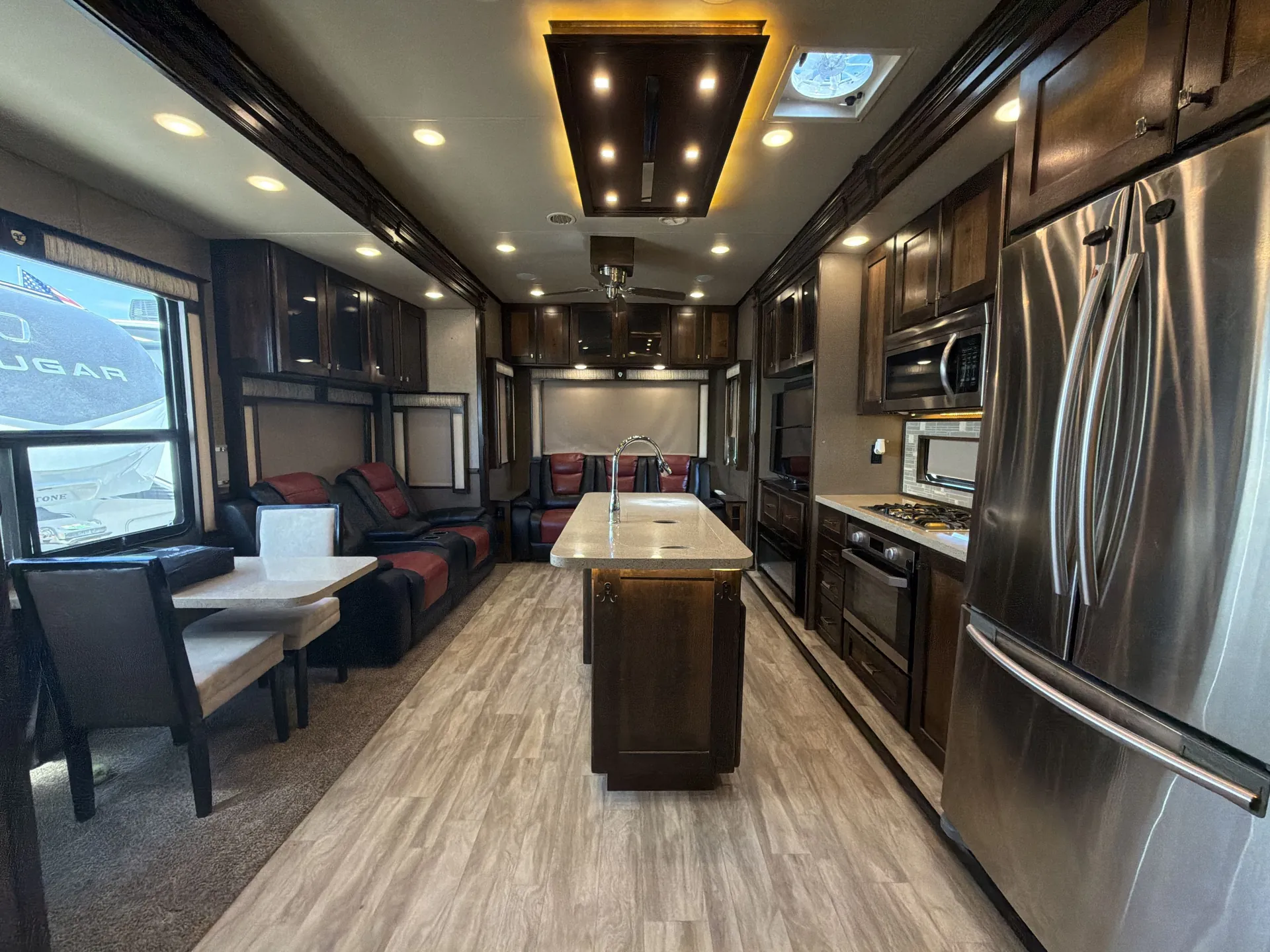 2019 Vanleigh Vilano 370GB — living area main