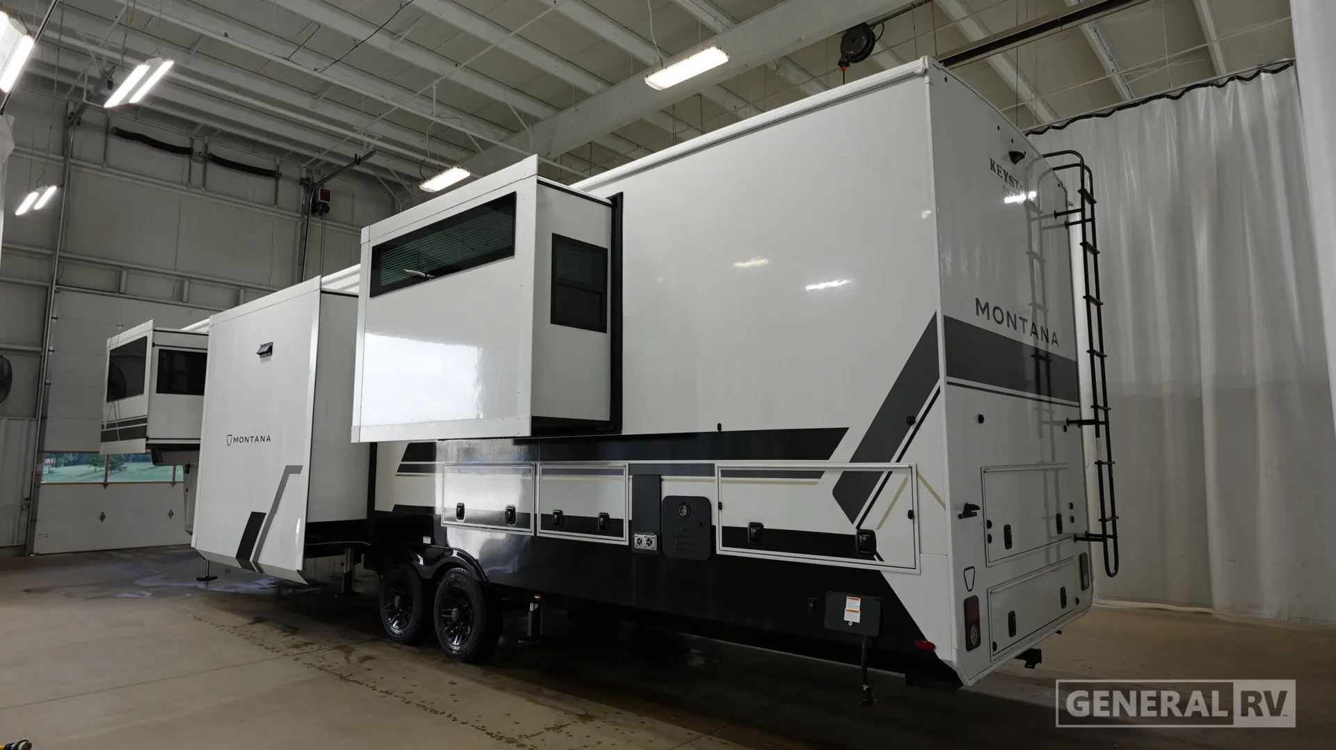 2027 Keystone Montana 3800FL - Photo 4