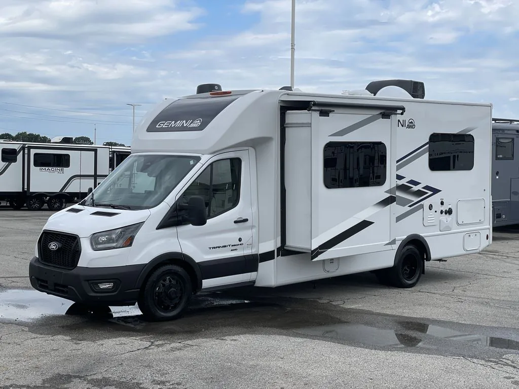 2026 Thor Motor Coach Gemini AWD 24KB - Photo 3